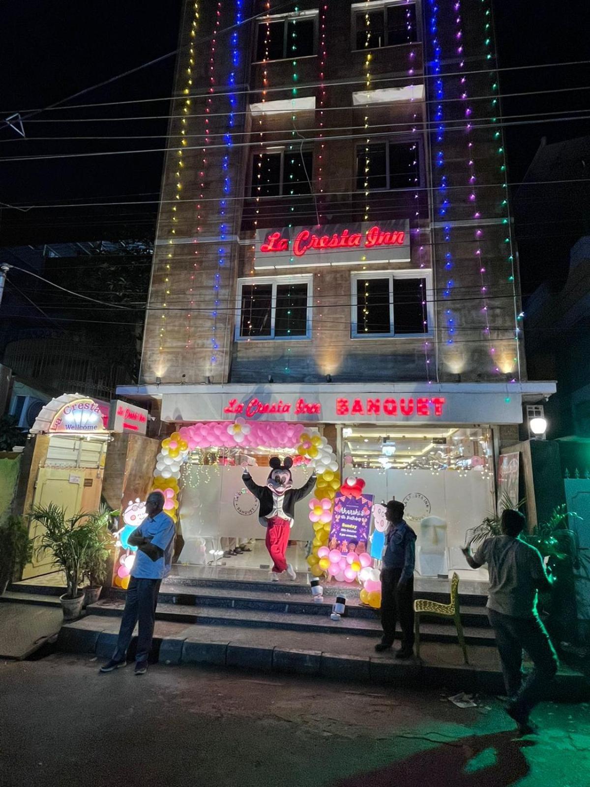 La Cresta Inn Kolkata Exterior photo